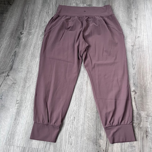 Athleta Salutation Jogger in Powervita Workout Pants Size Large Petite - Picture 5 of 7